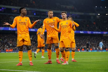 Real Madrid y Manchester City no hicieron los deberes en la fase de liga del nuevo formato de la Champions y el sorteo les llevó a un nuevo reencuentro. La ida en Mánchester empezó bien para los 'citizens', pero el Madrid, con goles de Brahim Díaz, en la imagen, y de Bellingham, éste ya en el descuento, dio la vuelta al marcador y los madridistas se llevaron un 2-3 de ventaja para la vuelta en Madrid.

