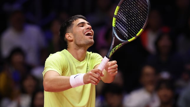 Alcaraz prevalece ante Sinner en el millonario bolo de Corea