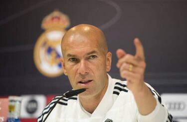Reading the future via Zidane's press conferences