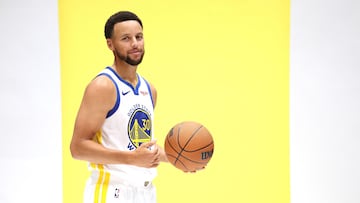 SAN FRANCISCO, CALIFORNIA - OCTOBER 02: Stephen Curry #30 of the Golden State Warriors poses for a picture during the Warriors' media day on October 02, 2023 in San Francisco, California. NOTE TO USER: User expressly acknowledges and agrees that, by downloading and/or using this photograph, user is consenting to the terms and conditions of the Getty Images License Agreement.   Ezra Shaw/Getty Images/AFP (Photo by EZRA SHAW / GETTY IMAGES NORTH AMERICA / Getty Images via AFP)