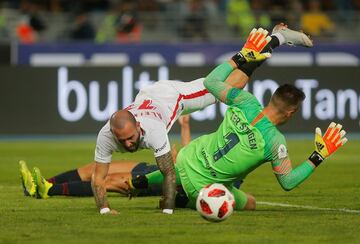 Soccer Football - Spanish Super Cup - Barcelona v Sevilla - Grand Stade de Tanger, Tangier, Morocco - August 12, 2018   Barcelona's Marc-Andre ter Stegen concedes a penalty against Sevilla's Aleix Vidal   REUTERS/Jon Nazca