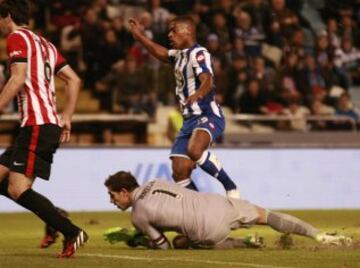 1-0. Iván Cavaleiro anoto el primera tanto.