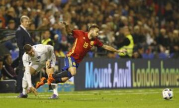 Ross Barkley y  Jordi Alba.