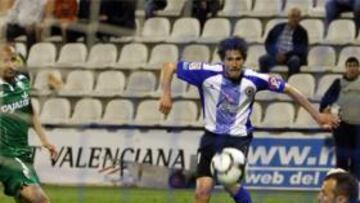 Gilvan agrava la crisis del Hércules y aleja al Huesca del descenso