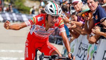 GRAF4551. NEILA (BURGOS), 11/08/2018.- El corredor colombiano del conjunto Androni Giocatolli, Iván Ramiro Sosa, se lleva la última etapa de la Vuelta a Burgos y se proclama vencedor de la ronda burgalesa, esta tarde en el puerto de Las Lagu