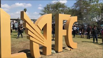 El mexicano ha convertido el Banc of California Stadium en la sede de su iglesia, a los fans de LAFC en sus feligreses y todo, en el primer año de existencia del estadio.