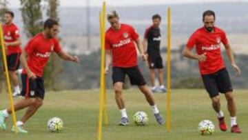 Fernando Torres, Koke y Juanfran entrenan en Los Ángeles de San Rafael.