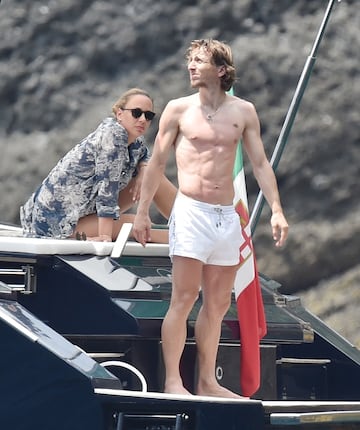 El centrocampista croata del Real Madrid, Luka Modric, se encuentra disfrutando de unas merecidas vacaciones junto a su familia en Portofino, pueblo pesquero ubicado en la costa de la Riviera Italiana, al sudeste de Génova.