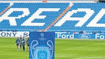 <b>ENSAYO Y ENTRENAMIENTO. </b>El Bayern saltó ayer al césped del Bernabéu mientras se ultimaban los preparativos del gran partido.