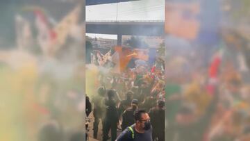 ¡Una fiesta! Afición de Pumas lleva serenata a sus jugadores