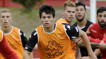 Jorge Meré en un entrenamiento con el Sporting.