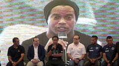 Ronaldinho aconseja a Neymar que "siga su corazón y sea feliz"