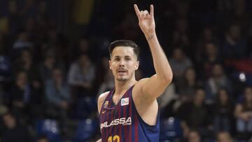 Thomas Heurtel marca una jugada durante el partido contra el Cafés Candelas Breogán.