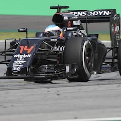 "Lo que hace Alonso con el McLaren es para ponerse en pie"