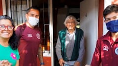 "Muchos abuelos lloraban": la acción solidaria de Santa Cruz en la B