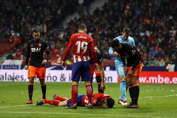 Choque entre Godín y Neto en el que el uruguayo podría haber perdido algún diente 