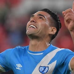 Iraola, sorprendido con Falcao: "Nos pide videos de los rivales"