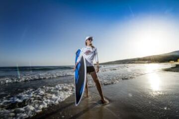 Nuria Gom&agrave;, durante una sesi&oacute;n de fotos en Tarifa con motivo del Strapless kitesurfing PRO 2015.