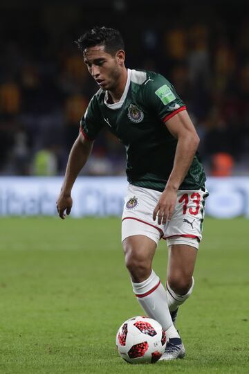 Fue nombrado el Novato del Año de Liga MX en 2017, cuando sorprendió al Fútbol Mexicano con regates y goles en Santos Laguna. Llegó a Chivas en intercambio por José Juan ‘Gallito’ Vázquez y desde entonces le ha costado la regularidad en el Rebaño. A sus 23 años, el dar el salto a Europa no luce entre sus primeros pendientes.