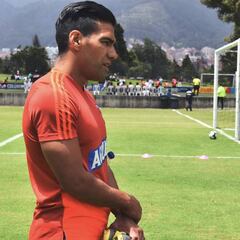 Falcao entrena en la federación y conoce a la Selección Femenina