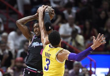 Josh Hart solo aportó cinco puntos desde el banco.