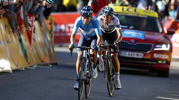 Egan Bernal y Nairo Quintana ascienden el Col de Turini durante la Par&iacute;s-Niza de 2019.