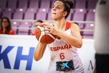 Canaria que ha fichado por el Valencia Basket rechazando ir a UCLA, ha sido oro Sub-20 y plata Sub-18 con una final épica contra Lituania, un partido en el que liberó todo su talento y acabó con 36 puntos.