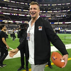 Gronk tells Kay Adams what Yankee fan told him after lifetime ban for Mookie Betts incident