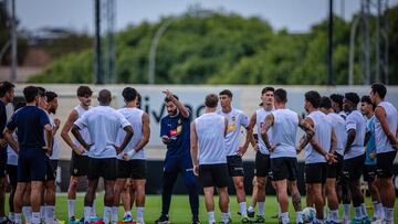 Caras largas y sesión de vídeo en la vuelta al trabajo