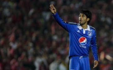 Fabián Vargas. El volante es uno de los más reconocidos entre los jugadores que busca equipo. Jugó en Argentina, España, Brasil, Grecia. Multiple campeón internacional y más de 40 juegos con la Selección Colombia.