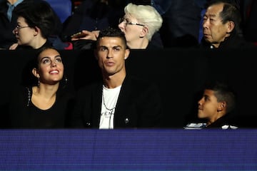 Cristiano made the most of the international break to watch the Djokovic v Isner match at the ATP Finals in London with Georgina Rodríguez and his eldest son.