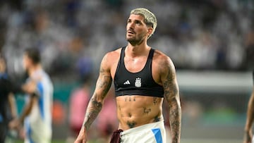 Argentina's midfielder #07 Rodrigo De Paul walks off the pitch at the end of the international friendly football match between Argentina and Venezuela at the Hard Rock Stadium in Miami Gardens, Florida, on October 10, 2025. (Photo by CHANDAN KHANNA / AFP)