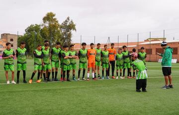 La historia de Abdelkhalek El Ouardi es inspiradora aferrándose a su sueño de convertirse en entrenador de fútbol. Este año se ha convertido en el técnico del conjunto sub15 del Raja Beni Mellal, un club de fútbol marroquí.