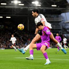 Raúl Jiménez falla el gol más fácil de su carrera