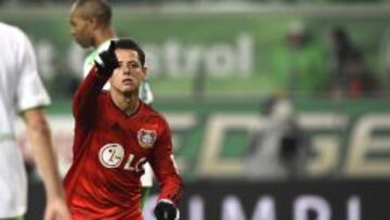 Chicharito celebra su golazo de cabeza