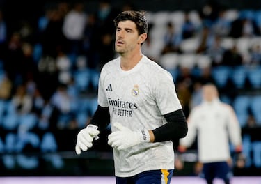 El guardameta belga fue uno de los jugadores que robó reflectores previo al partido, sin saber que más adelante sería fundamental para el triunfo merengue.
REUTERS/Miguel Vidal