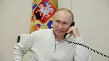 Russian President Vladimir Putin speaks on the phone with David Shmelev from Stavropol Region, a 7-year-old participant of a New Year's and Christmas charity event, at the Novo-Ogaryovo state residence outside Moscow, Russia January 5, 2023. Sputnik/Mikhail Klimentyev/Kremlin via REUTERS ATTENTION EDITORS - THIS IMAGE WAS PROVIDED BY A THIRD PARTY.