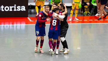 Jugadores del Barça celebran el gol de Sergio ante el Jaén en la Supercopa.