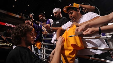 Los Angeles Lakers Pau Gasol (16) signing autograph for fan before game vs Phoenix Suns, Phoenix, AZ 2/20/2008.