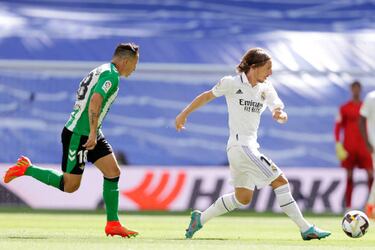 Andrés Guardado cumple en el campo a pesar de la derrota del Betis