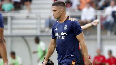 Jovic y Mariano no caben