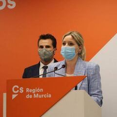 "Para algunos la dignidad tiene un precio: 76.000 euros y un chófer en la puerta"