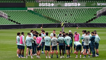 El Racing, en círculo antes de un entrenamiento.