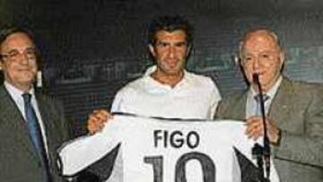 DE BLANCO. Luis Figo, el día que se convirtió en madridista.