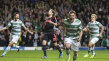 James Forrest, jugador del Celtic, celebra el primer gol de su equipo contra el Ajax.