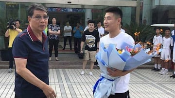 Wu Lei se reencuentra en China con su mentor, Xu Genbao