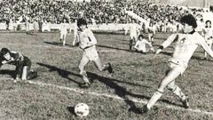 Juvenal Vargas anotando un gol ante Cobreloa en el viejo El Teniente en 1979.