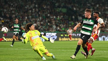 Soccer Football - Primeira Liga - Sporting CP v AVS - Estadio Jose Alvalade, Lisbon, Portugal - September 22, 2024 Sporting CP's Viktor Gyokeres scores their second goal past AVS's Guillermo Ochoa REUTERS/Pedro Nunes