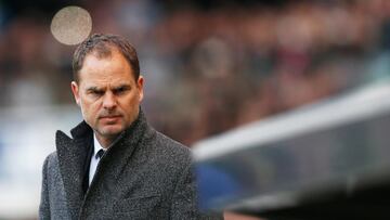 Esta temporada, de Boer inició la campaña con el Crystal Palace, pero fue reemplazado luego de su arranque de cuatro derrotas consecutivas. No obstante, destacta por sus 5 títulos de Eredivisie con el Ajax.