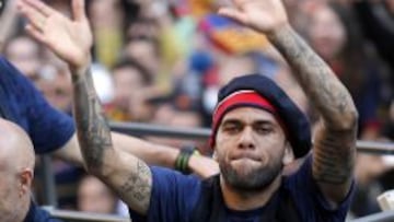 Dani Alves: &quot;No cierro la puerta al PSG ni a ning&uacute;n otro club&quot;